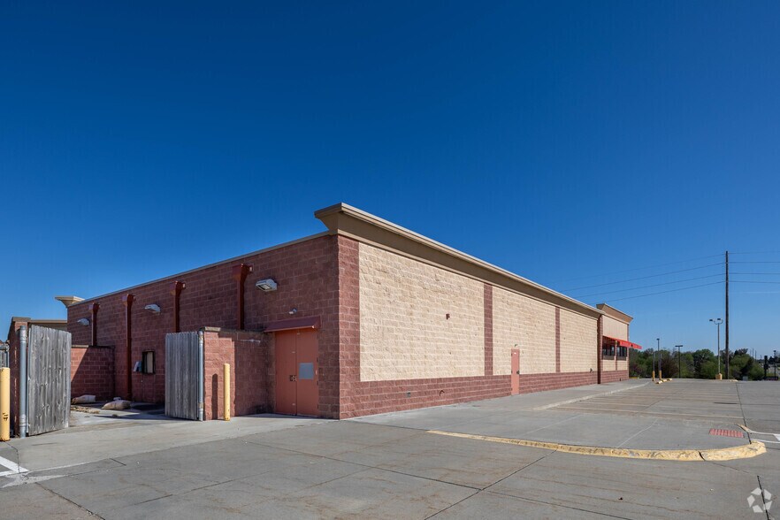 More Photos Of 10770 Fort St, Omaha Drugstore For Sale