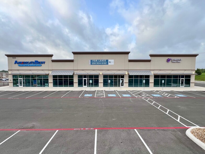 Primary Photo Of 1695 Interstate 35, New Braunfels Storefront For Lease