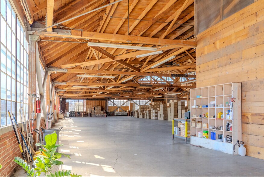 More Photos Of 2900 E 11th St, Los Angeles Warehouse For Lease