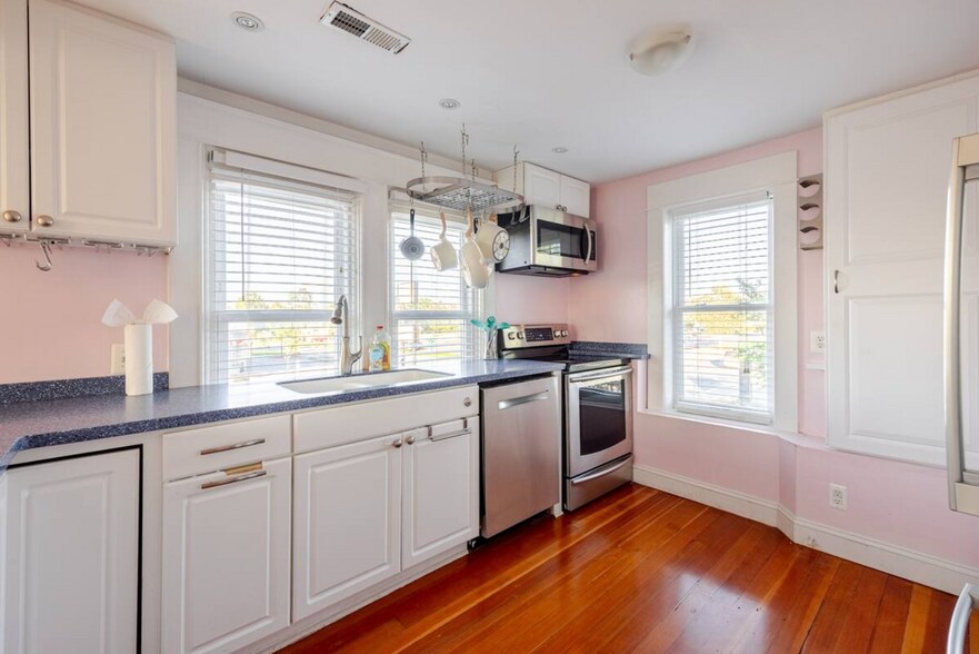 More Photos Of 1019 Berryville Ave, Winchester Storefront Retail Residential For Sale