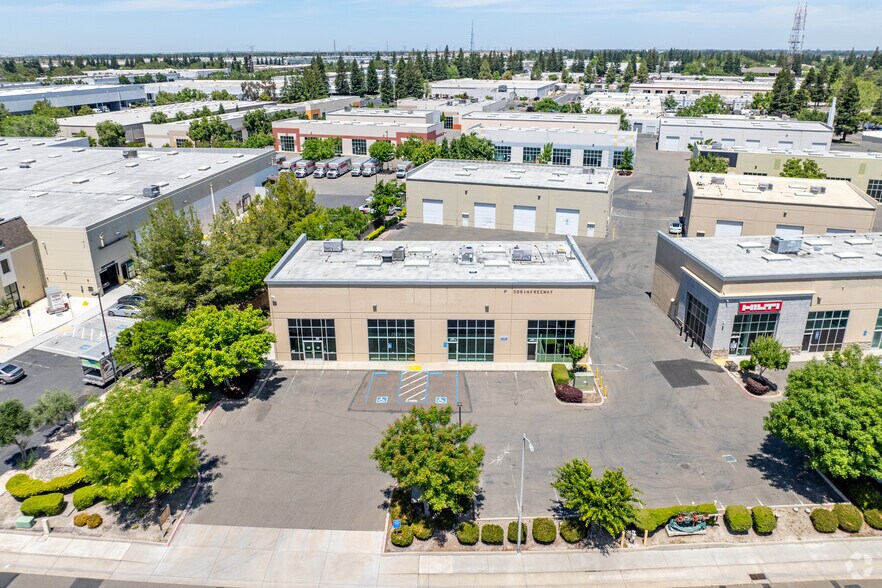 More Photos Of 3991 N Freeway Blvd, Sacramento Warehouse For Lease