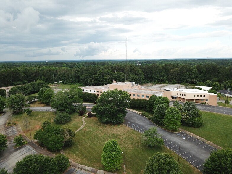 More Photos Of 60 Hospital, Newnan Office For Sale