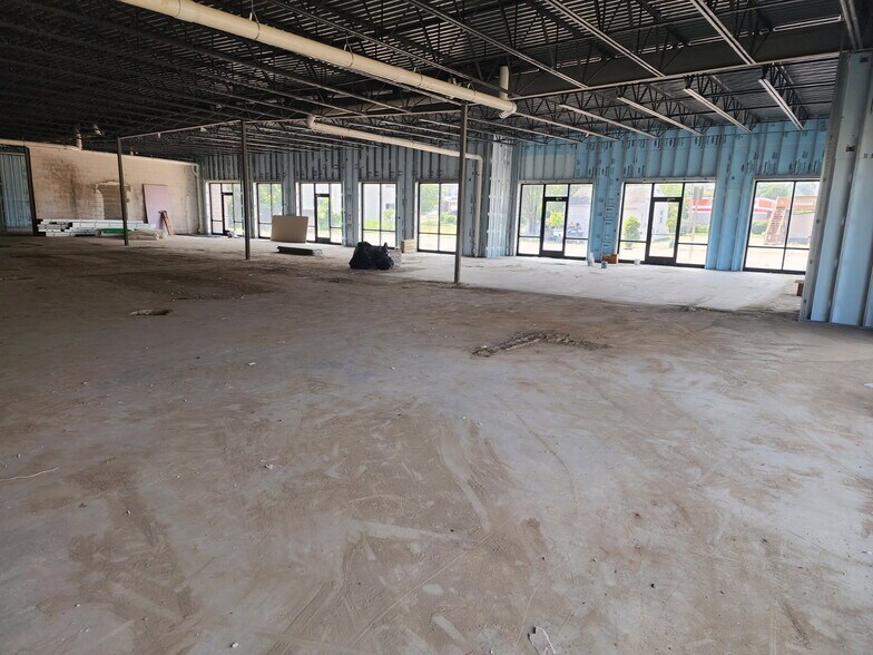 More Photos Of 4233-4239 W Saginaw Hwy, Lansing Freestanding For Lease
