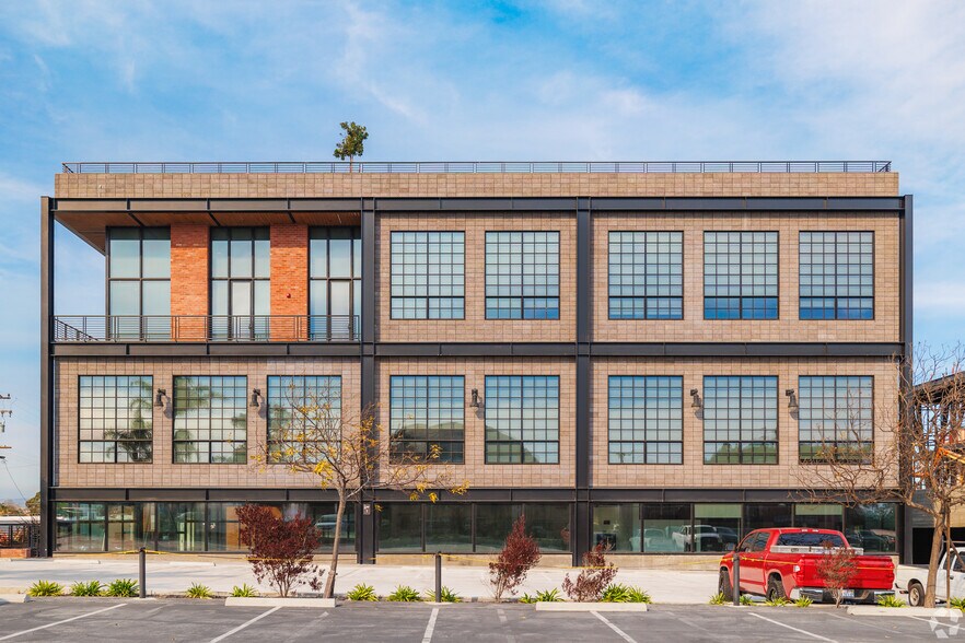 More Photos Of 136-142 Oregon St, El Segundo Research And Development For Lease