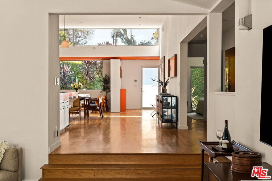 Primary Photo Of 1076 Palms Blvd, Venice Apartments For Sale