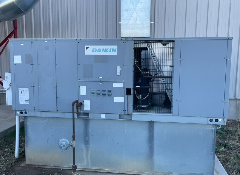 More Photos Of 523 Business Parkway rd, Falls City Manufacturing For Sale