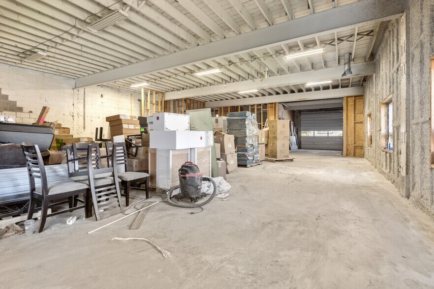 More Photos Of 255-257 Ste-anne Ave, Ottawa Warehouse For Lease
