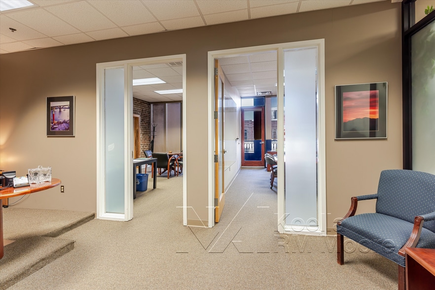 More Photos Of 17 Market Sq, Knoxville Storefront Retail Office For Sale