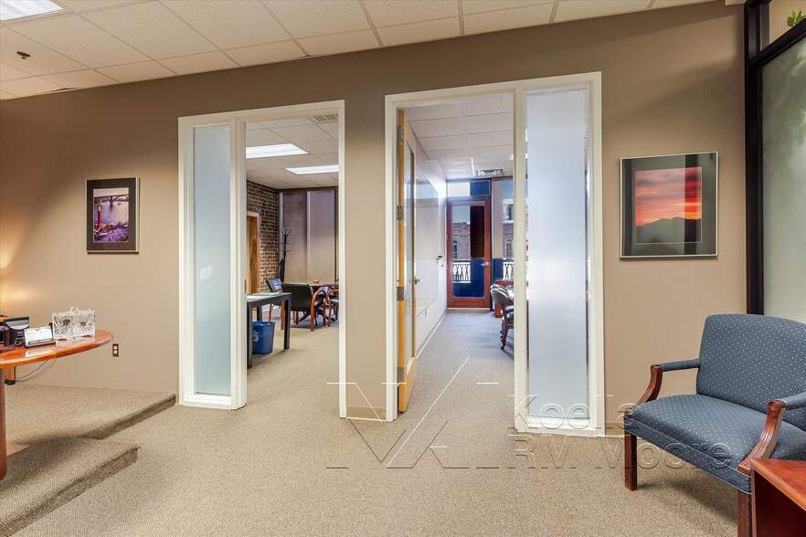 More Photos Of 17 Market Sq, Knoxville Storefront Retail Office For Sale