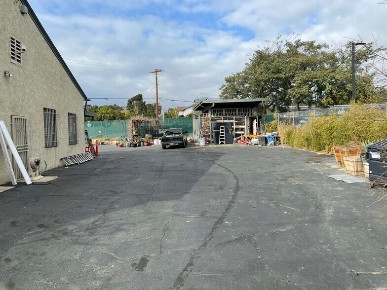 More Photos Of 1711 E 20th St, Signal Hill Service For Sale