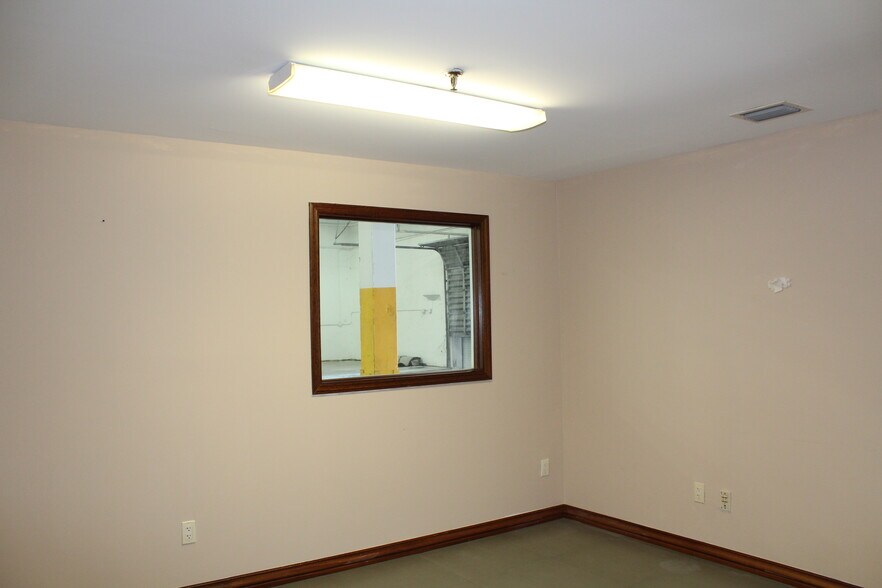 More Photos Of 1970 NW 70th Ave, Miami Warehouse For Lease