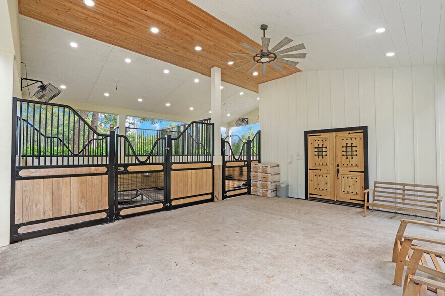 More Photos Of 21531 N River Rd, Alva Specialty For Sale