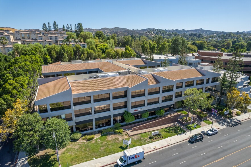 More Photos Of 20700 Ventura Blvd, Woodland Hills Loft Creative Space For Lease