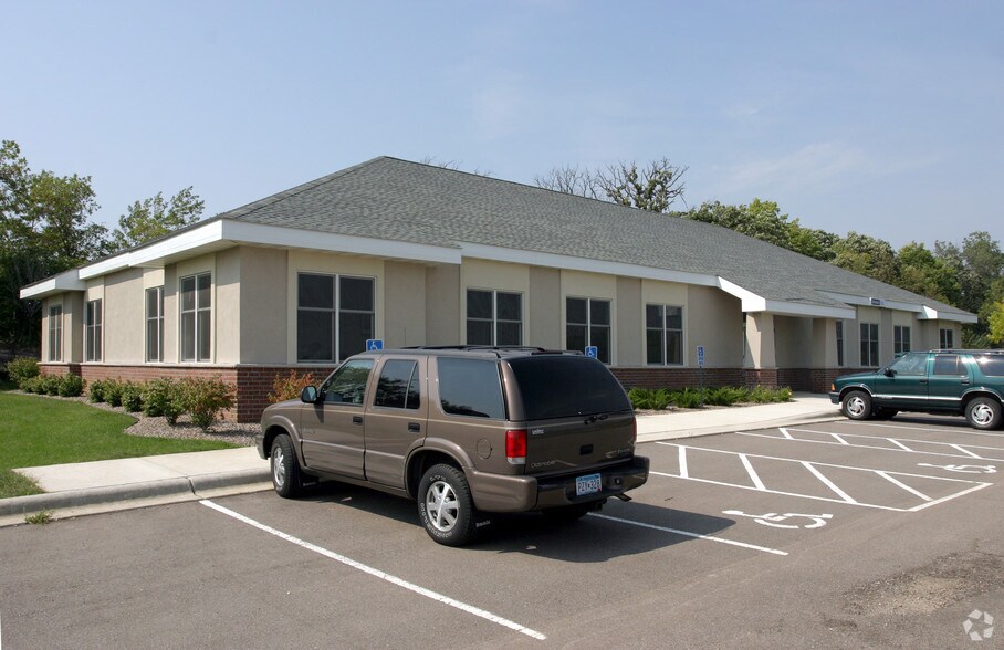 More Photos Of 1585 Thomas Center Dr, Saint Paul Unknown For Lease