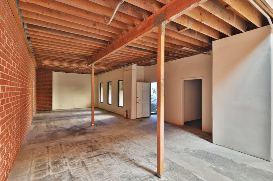 More Photos Of 2216 S Barrington Ave, Los Angeles Research And Development For Sale