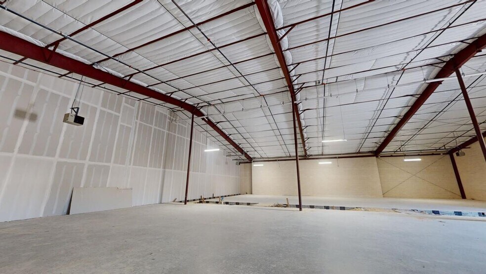 More Photos Of 1900 Hur Industrial Blvd, Cedar Park Flex For Sale