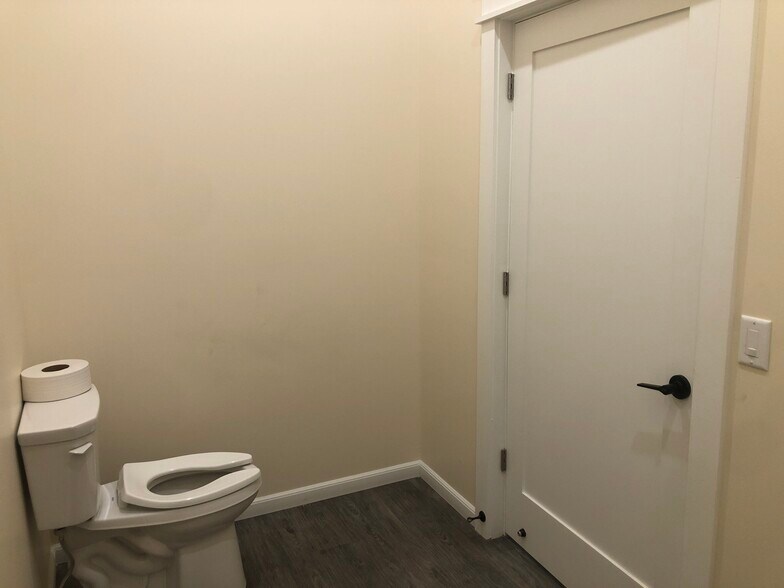 More Photos Of 1549 University Ave W, Saint Paul Office For Lease