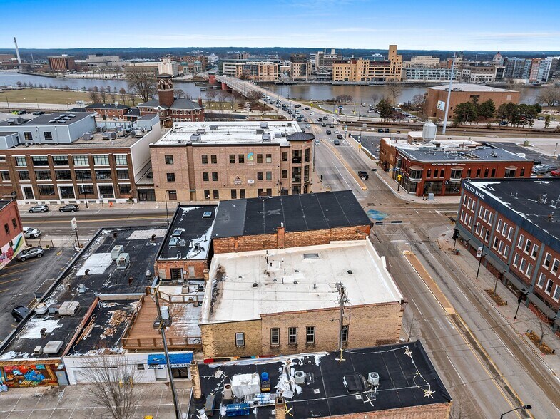 More Photos Of 408 Dousman St, Green Bay Storefront Retail Residential For Sale