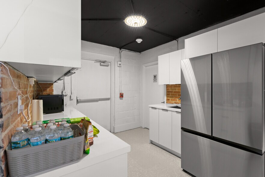 More Photos Of 2041-2045 NW 1st Ave, Miami Light Manufacturing For Lease