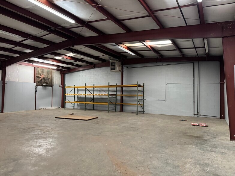 More Photos Of 190 Lower Bay St, Macon-Bibb Warehouse For Lease