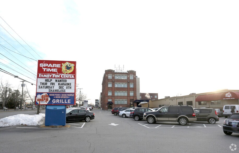 More Photos Of 228 Maple St, Manchester Office For Lease