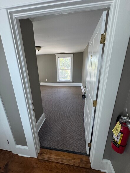 More Photos Of 16 Oak Grove St, Mount Holly Loft Creative Space For Lease