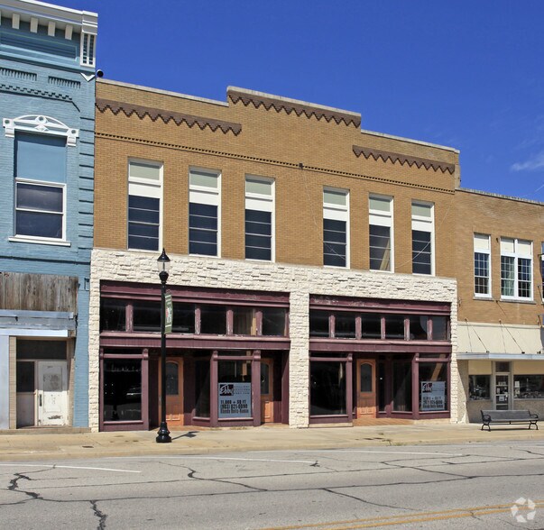 More Photos Of 507-509 W Main St, Denison Storefront Retail Office For Lease