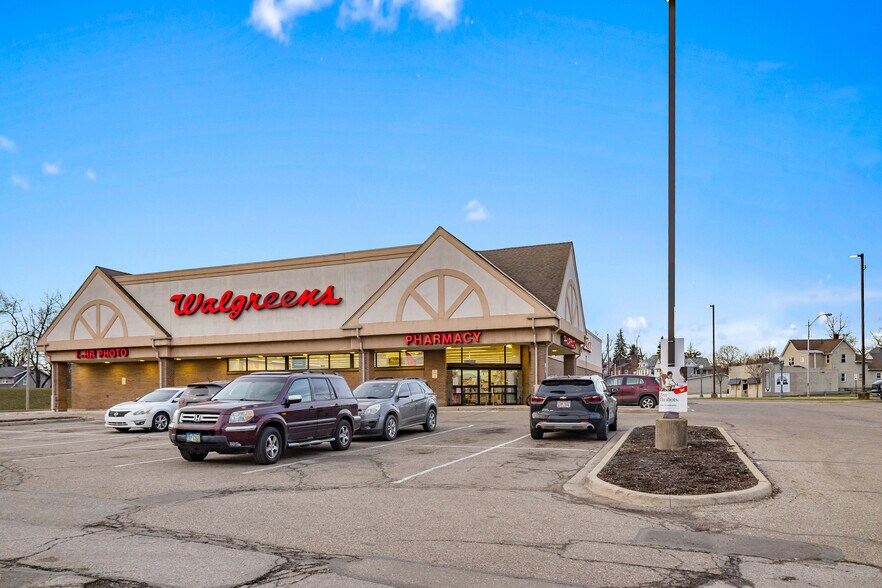 More Photos Of 1223 Cleveland Ave NW, Canton Drugstore For Sale