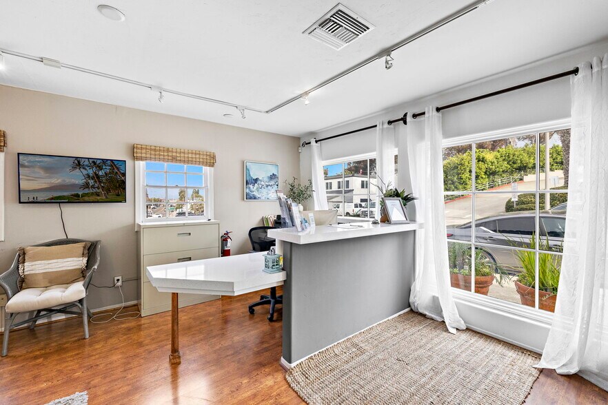 More Photos Of 415 N El Camino Real, San Clemente Office For Sale