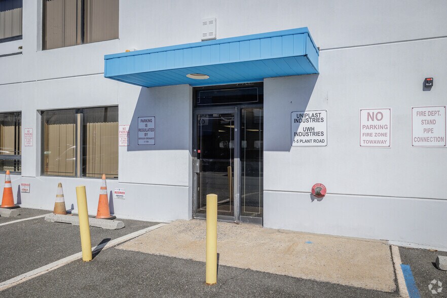 More Photos Of 1-5 Plant Rd, Hasbrouck Heights Warehouse For Lease