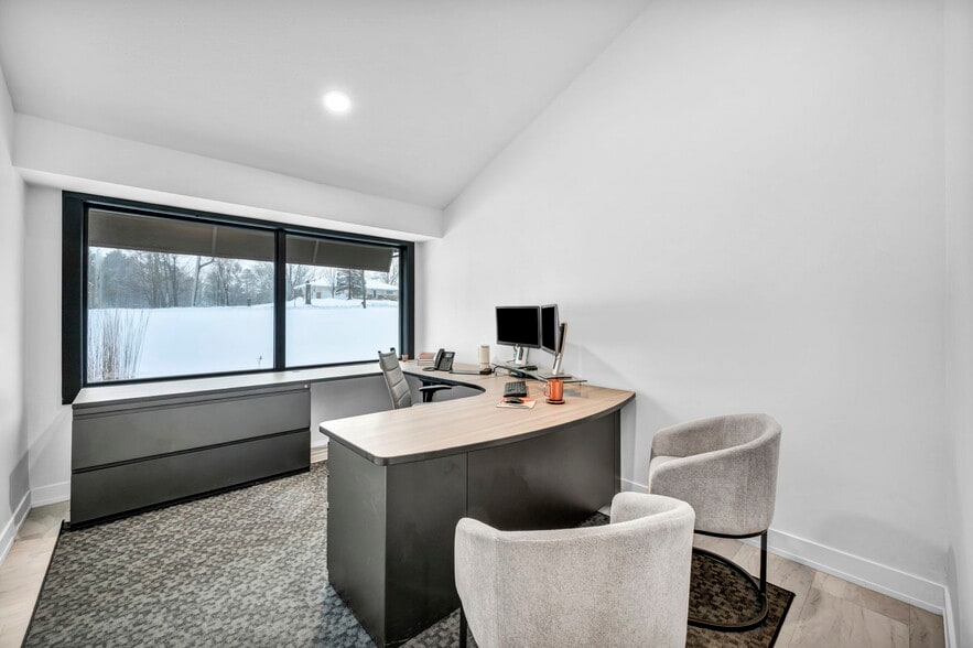 More Photos Of 1929 E Royalton Rd, Broadview Heights Office For Lease