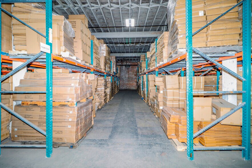 More Photos Of 827 Douglas Ave, Portsmouth Warehouse For Lease