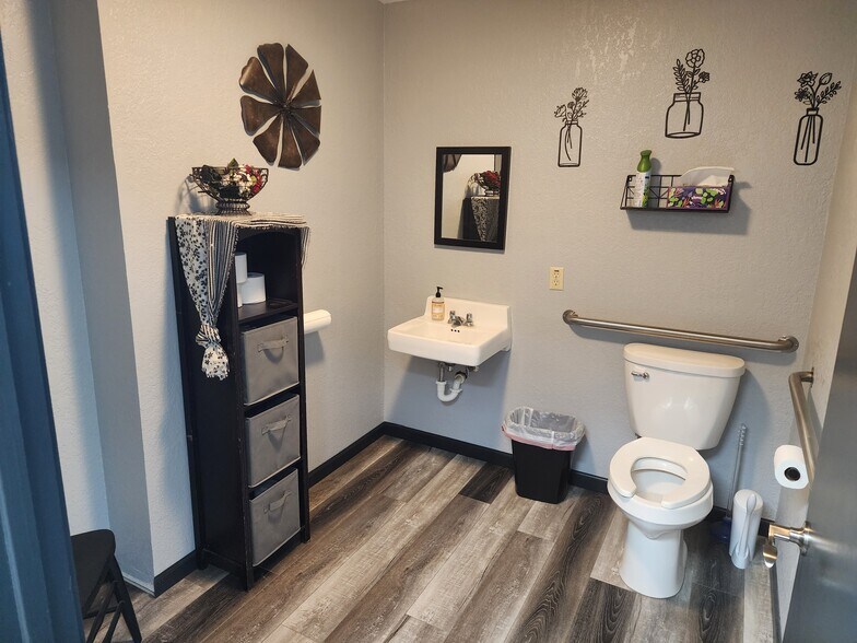 More Photos Of 1500 E Main St, Robinson Storefront For Sale