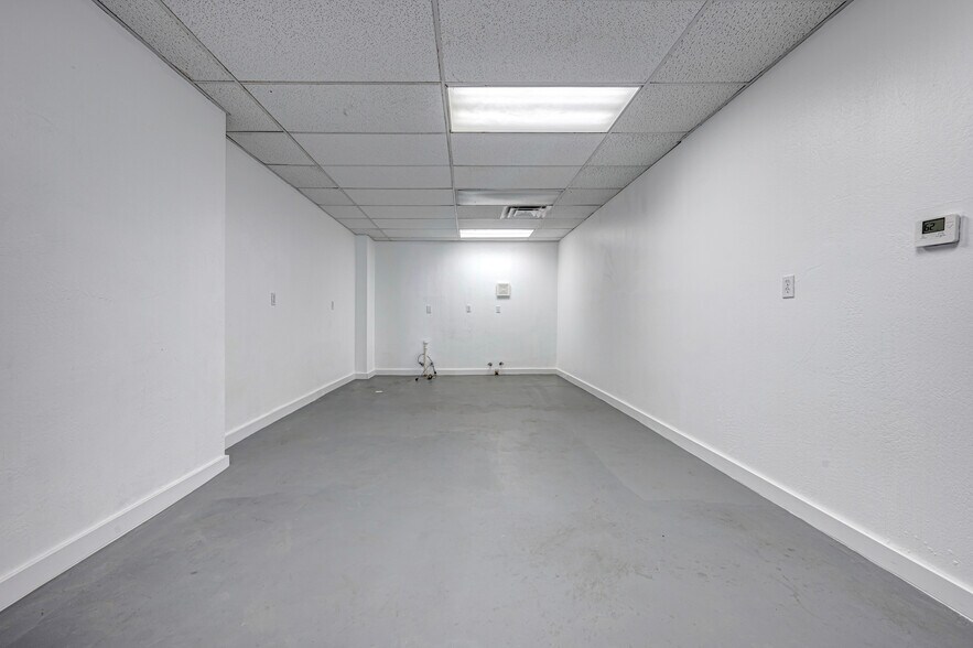 More Photos Of 209-211 S 5th St, Chickasha Storefront For Lease