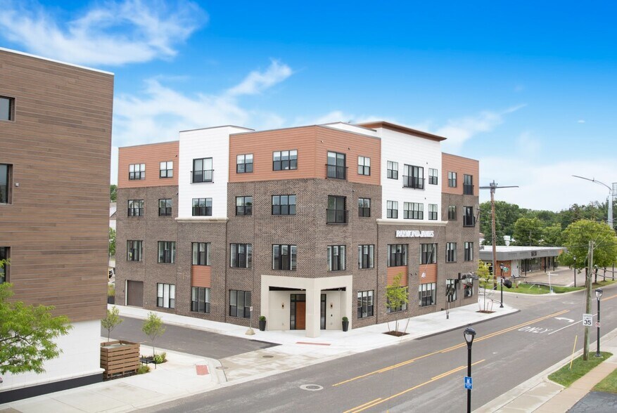 Primary Photo Of 27 S Squirrel Rd, Auburn Hills Coworking Space