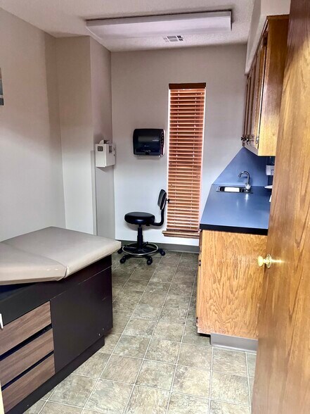 More Photos Of 408 N Main St, Noble Medical For Lease