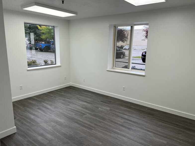 More Photos Of 1657 N State St, Lehi Manufacturing For Lease