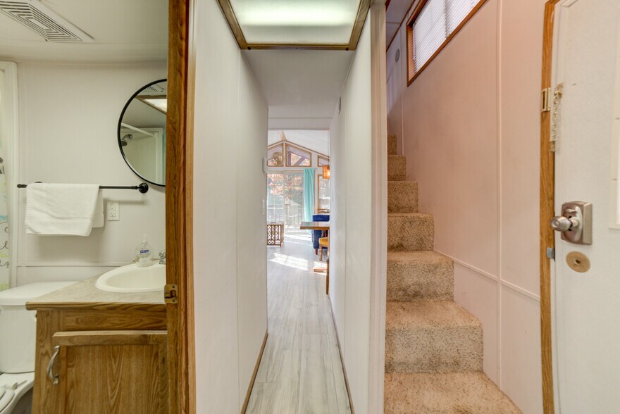 More Photos Of 446724 E 390 Rd, Langley Hotel For Sale