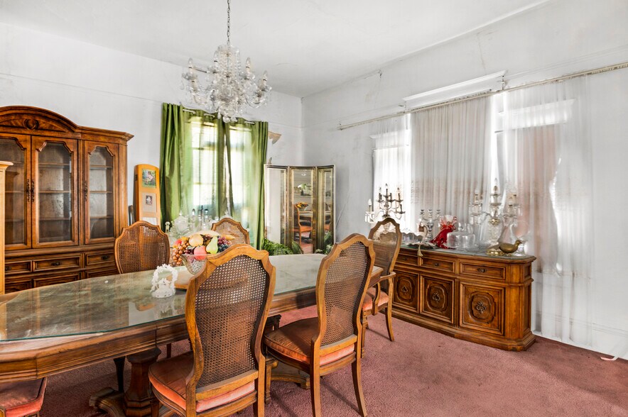 More Photos Of 310 W 34th St, Savannah Office For Sale