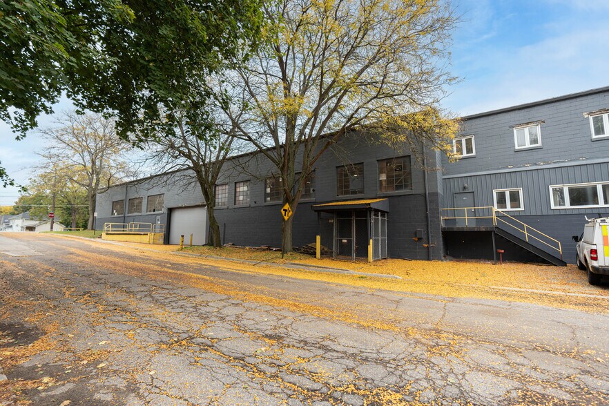 More Photos Of 407 Hadley St, Holly Manufacturing For Lease