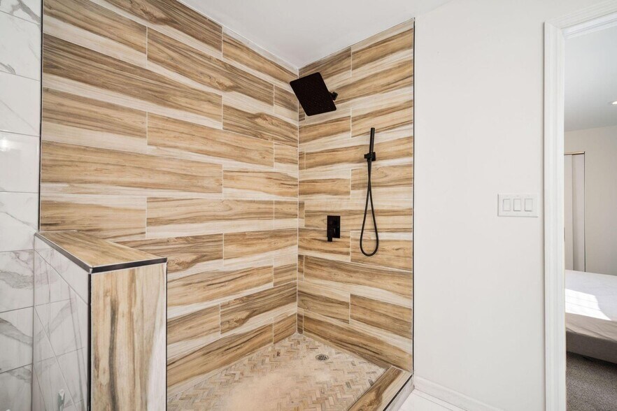 More Photos Of 4677 E Livingston Ave, Columbus Specialty For Sale