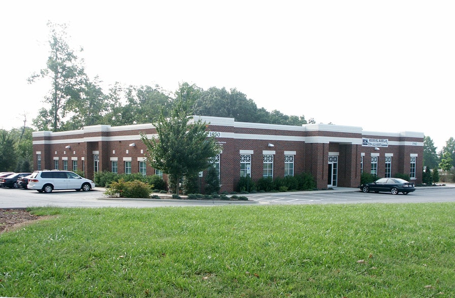 More Photos Of 1940 3rd Avenue Ln SE, Hickory Office For Lease