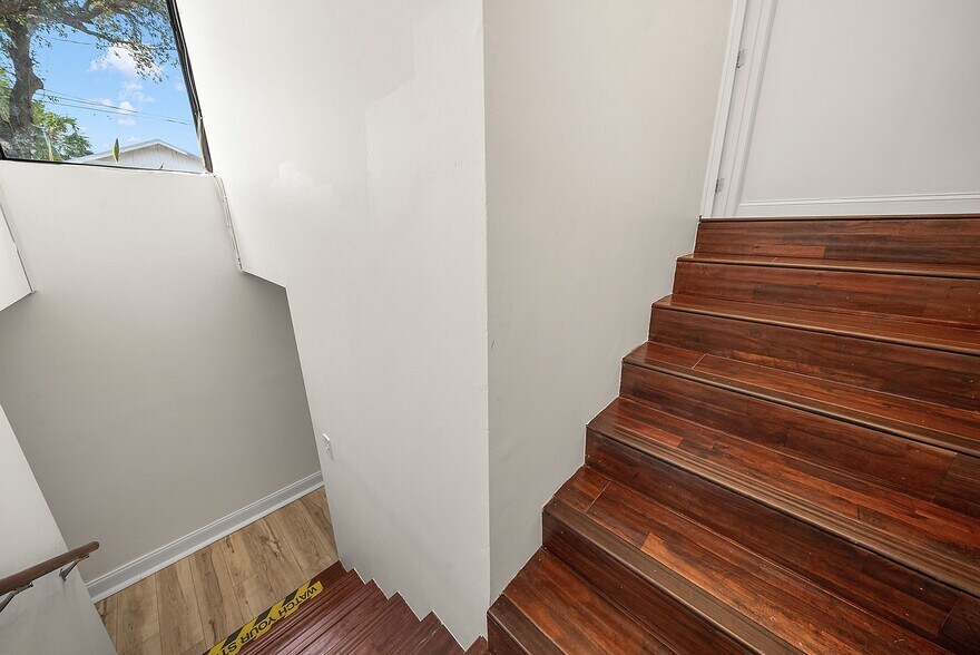 More Photos Of 112 SE 10th St, Delray Beach Office Residential For Lease