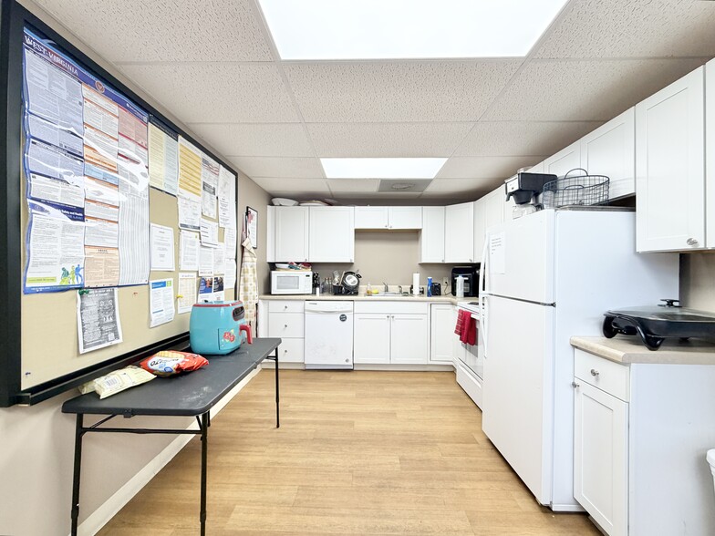 More Photos Of 1330 Mercer St, Princeton Office For Sale