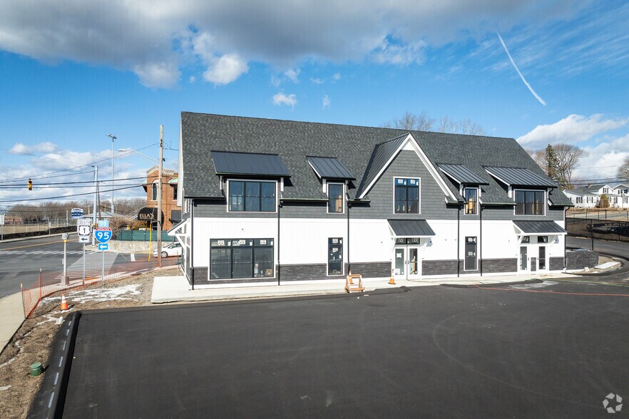 More Photos Of 92 Granite St, Westerly Restaurant For Lease