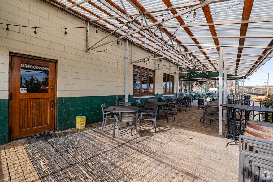 More Photos Of 321 W 7th St, Richmond Restaurant For Sale