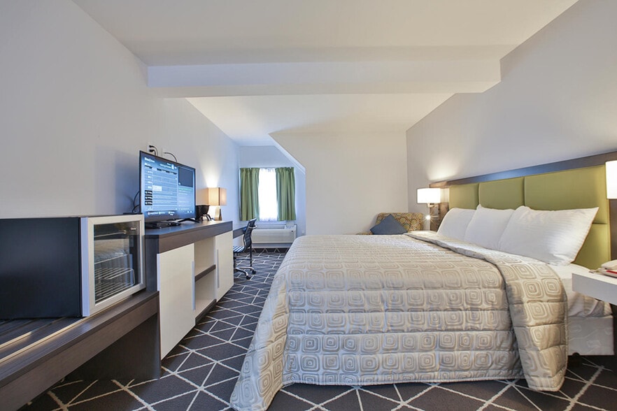 More Photos Of 112 King st, Palmerston Hotel For Sale