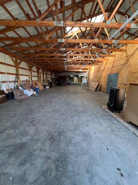 More Photos Of 27 Robinson Rd, Clinton Warehouse For Lease