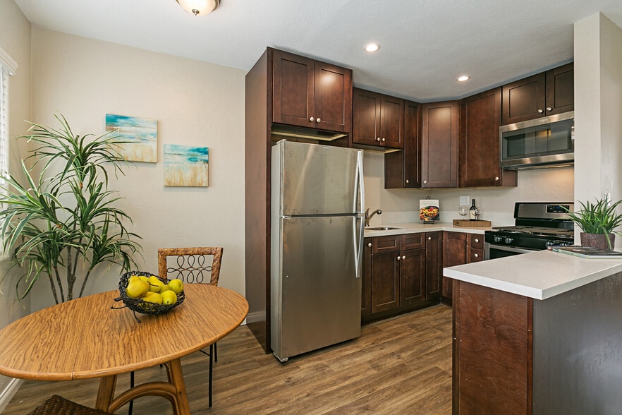More Photos Of 1415 Marquette St, Oceanside Apartments For Sale