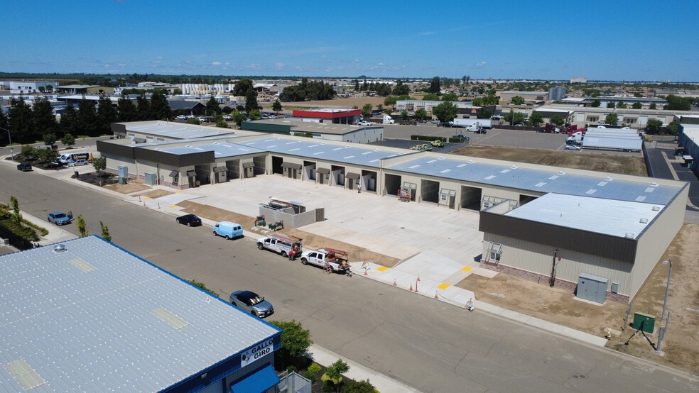 More Photos Of 1015 Premier Dr, Ceres Warehouse For Lease